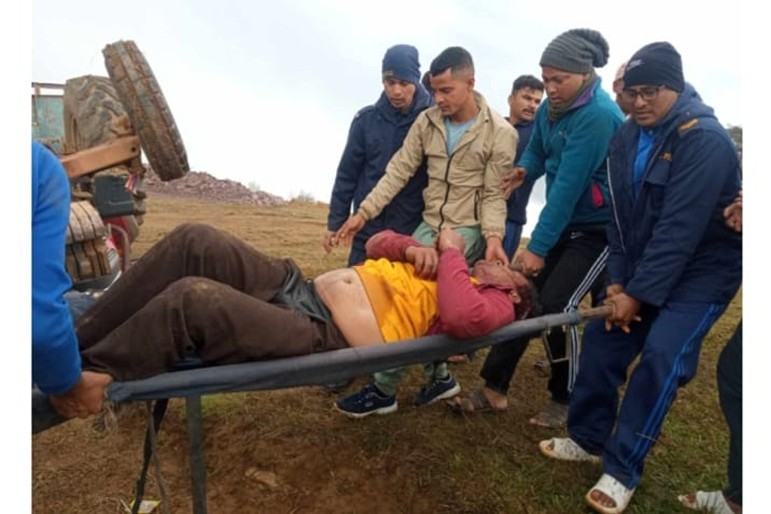 मेलौली ट्याक्टर दुर्घटना : घाइते दुई जना धनगढी रेफर  